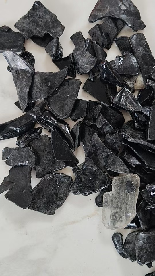 长期出售pc大灯破碎料，冲击17左右，现货够车