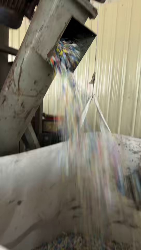 出售花乙破碎料，日杂料，清洗甩干，全漂，一个月有200吨以上