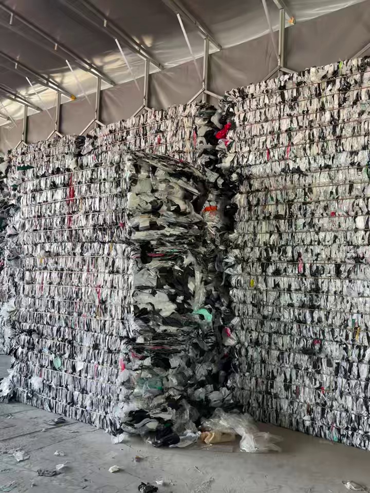 出售干造快递袋，标签等杂物已处理过，可直接上机，月供100来吨