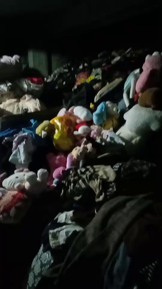 长期出售旧衣服统货小区货，挑过黑料的，现货20吨左右，货在福建福州
