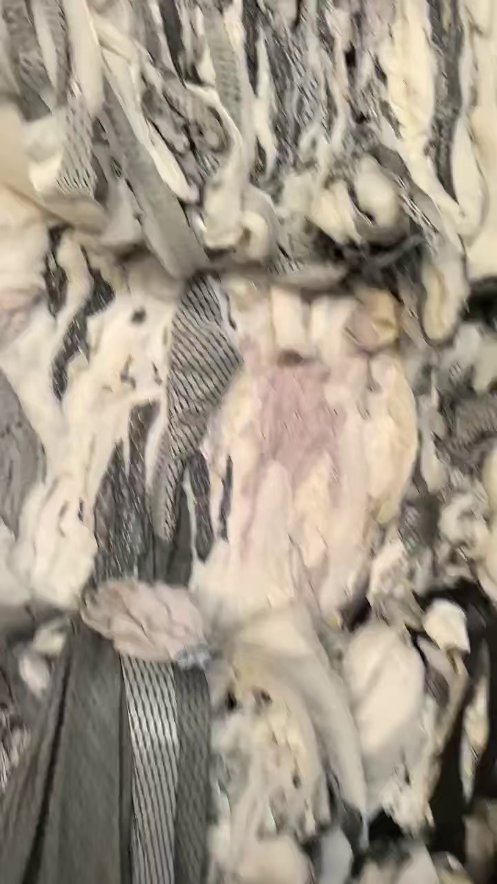 长期出售床垫厂下脚料，丝棉下脚料，有些带一层乳胶，有一些没带，现货50吨