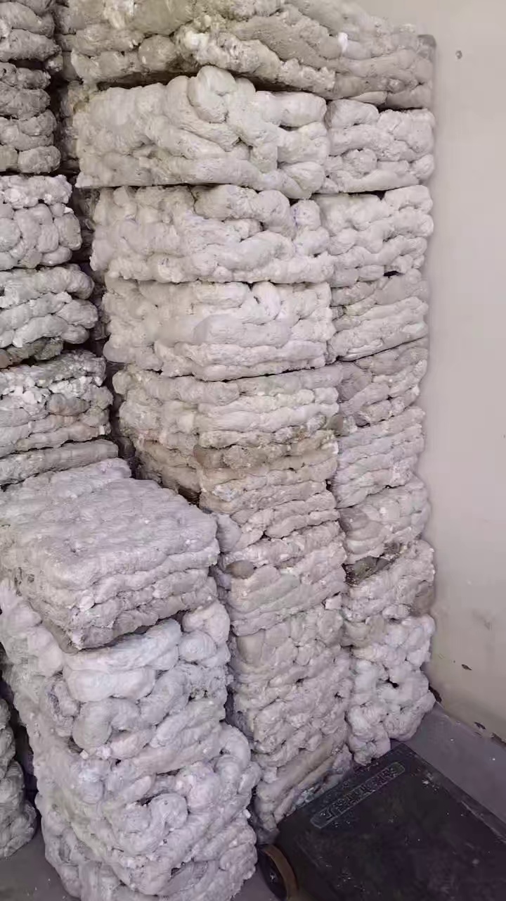 出售EPS热熔块，现货6吨多，长期有货