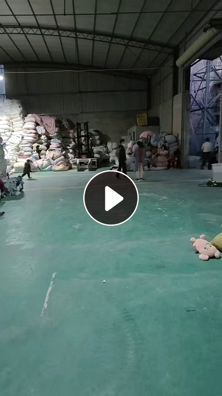 长期大量出售全品类旧衣服分拣货，冬装，夏装，毛衣，床品等，厂在河南洛阳