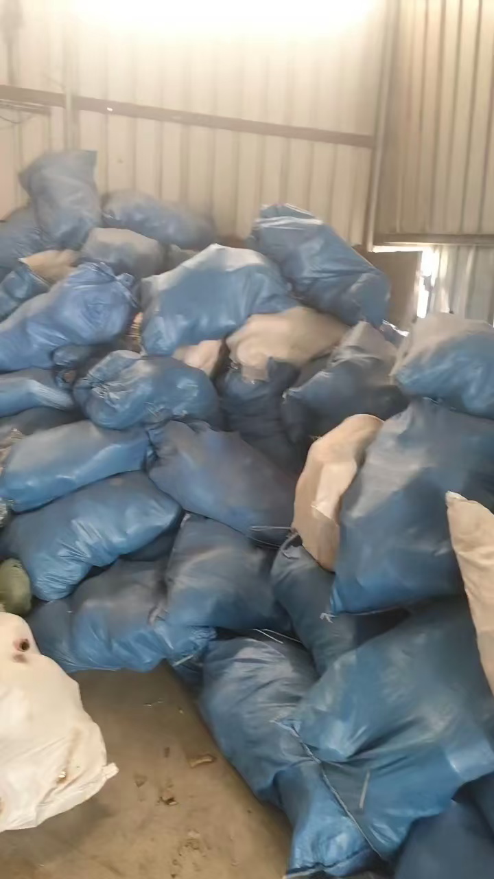 长期大量回收各种烫金膜，电化铝，废旧卷膜等。。。