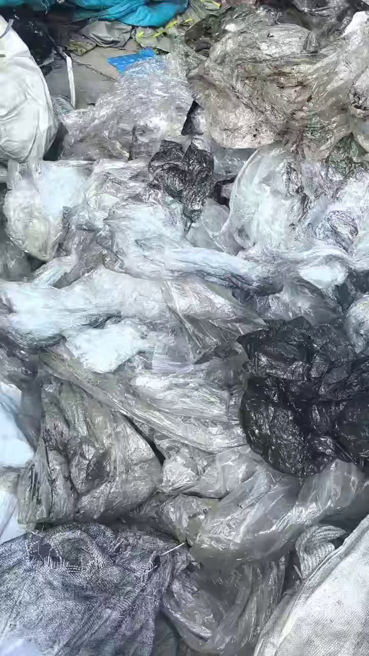 出售水洗PVC膜废料，缠绕膜废料，长期有货