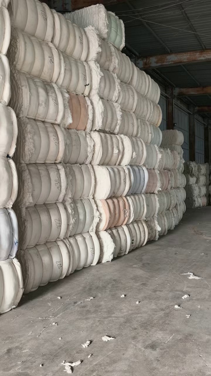 长期出售牛仔废布开出来的开花棉，牛仔开花棉，再生棉，纯棉的，月供120吨