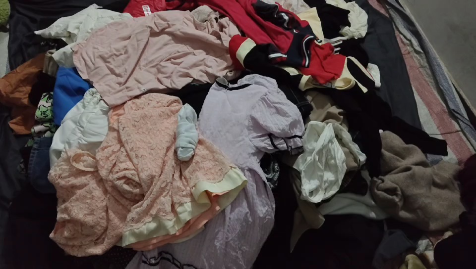 长期出售旧衣服统货，未动手货，什么货都有，现货有五六吨，货在江西上饶