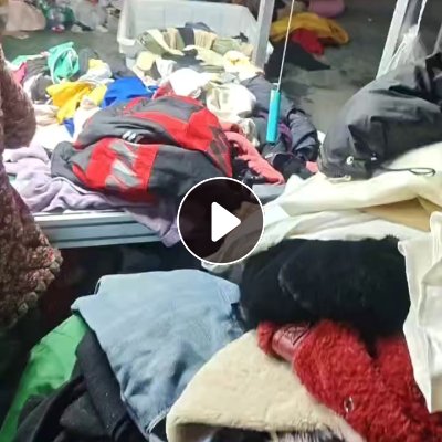 出售旧羽绒服，过刀的，现货有6米8一车，货在湖北仙桃