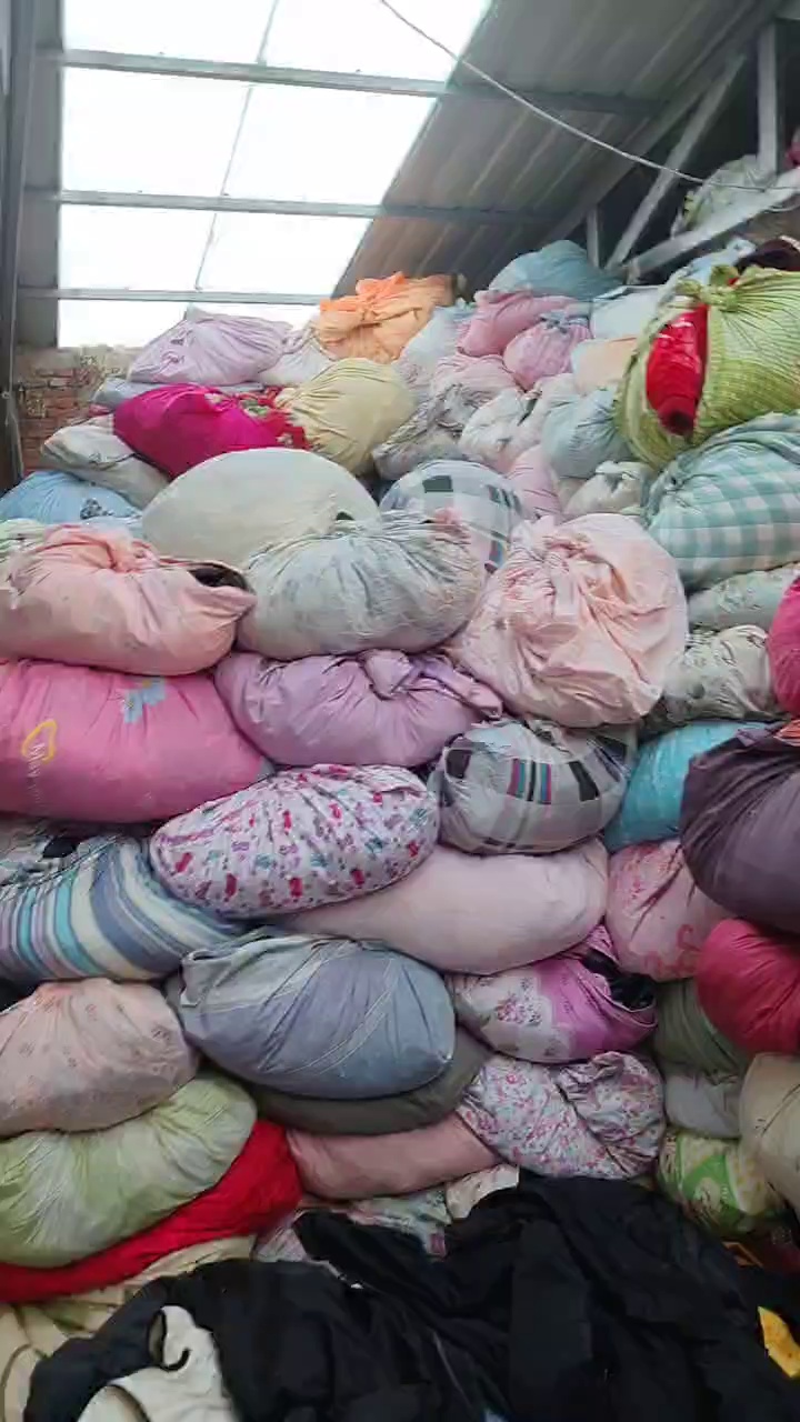 长期出售夏装统货，夏装，月供十五吨左右，货在河北秦皇岛