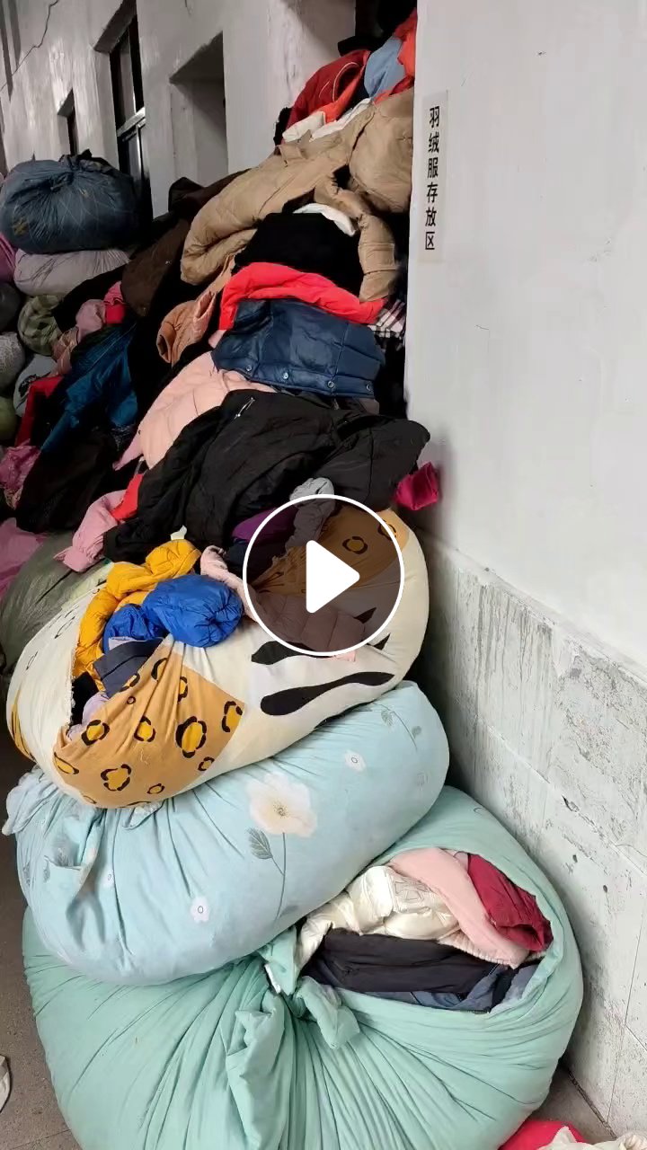 出售旧羽绒服，羽绒服，过刀货，现货有7吨左右，货在湖南岳阳