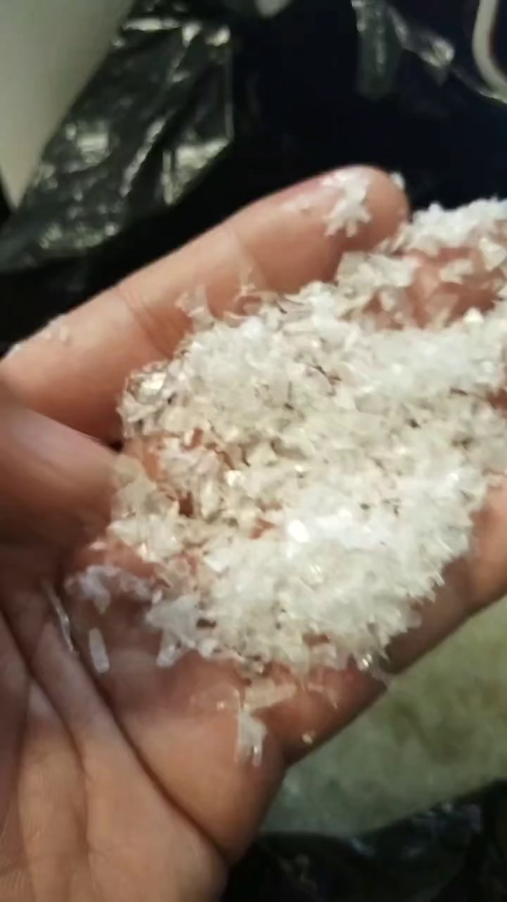 出售透明PVC伸缩膜破碎料，毛料也可以出，月供30吨