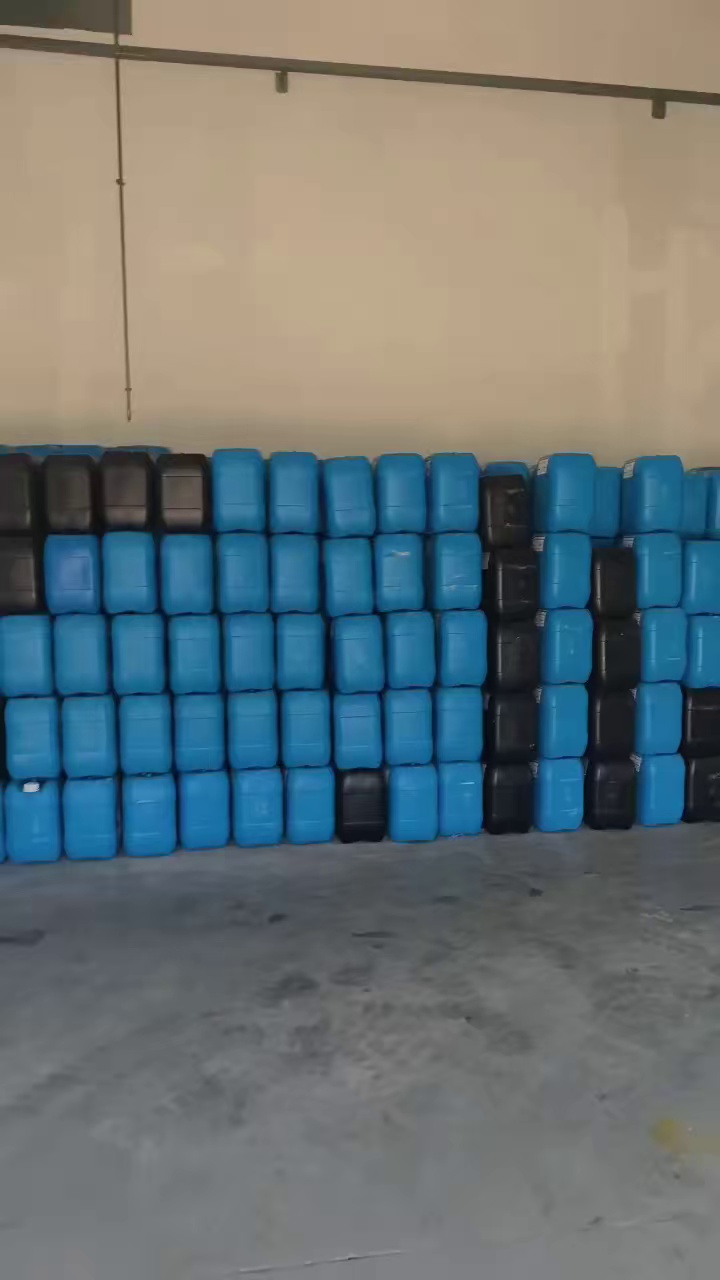 出售二手蓝桶料，大小蓝桶都有，装化工原料下来的，月供200多个