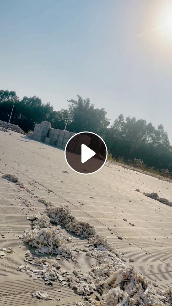 长期出售褪色85棉95棉牛仔边角料，牛仔废布，含水15-20左右，月供1000吨左右