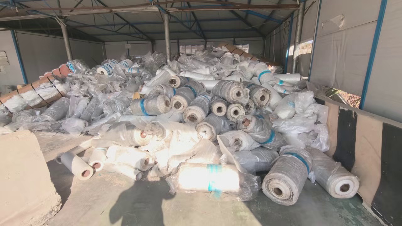 长期出售进口耐高温PET膜废料，不带胶，每月25吨左右