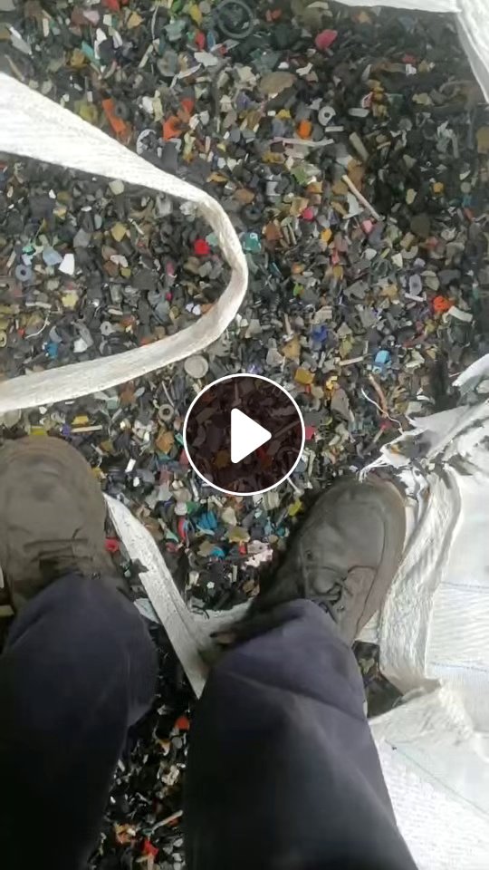 厂家大量收购橡胶塑料混合的破碎料，炼油用