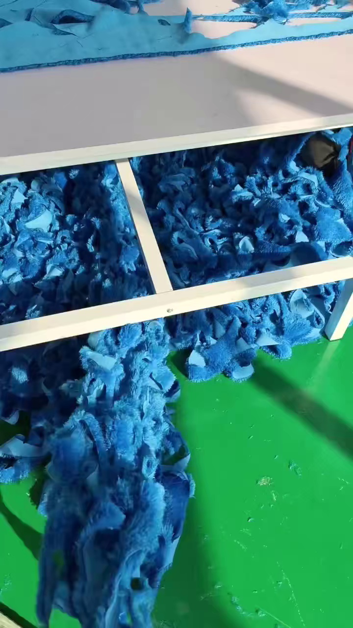 长期出售做毛绒玩具厂下来的涤纶废布，涤纶绒布，毛绒玩具边角料，现货三四吨