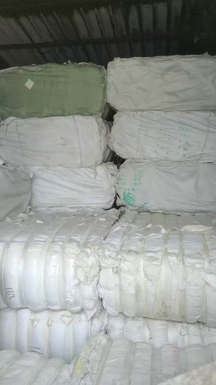 长期出售开好的涤纶废布，涤纶废丝，化纤棉，再生棉，涤纶开花棉，月供一百多吨