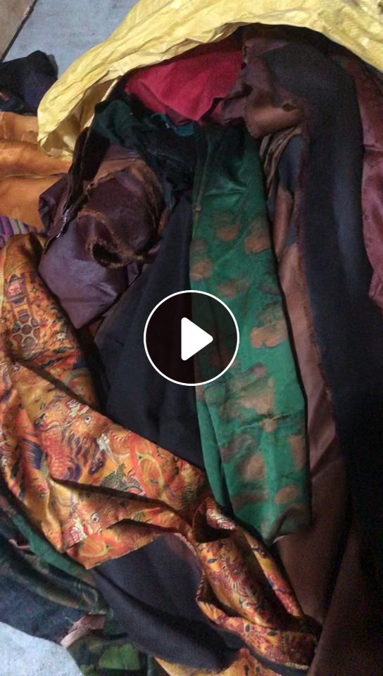 长期出售真丝布，香云纱大布，有花螺，龟纹等，现货有百来斤，货在浙江湖州