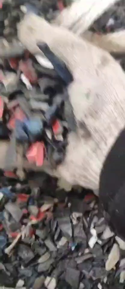 出售黑色PP破碎料，保险杠和托盘一起，干粉，现货二十几吨