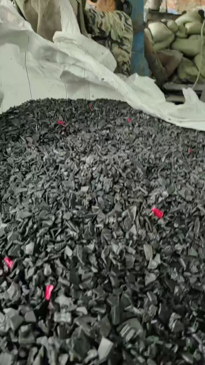 出售PE托盘破碎料，农夫山泉下来的，现货60吨，全漂的