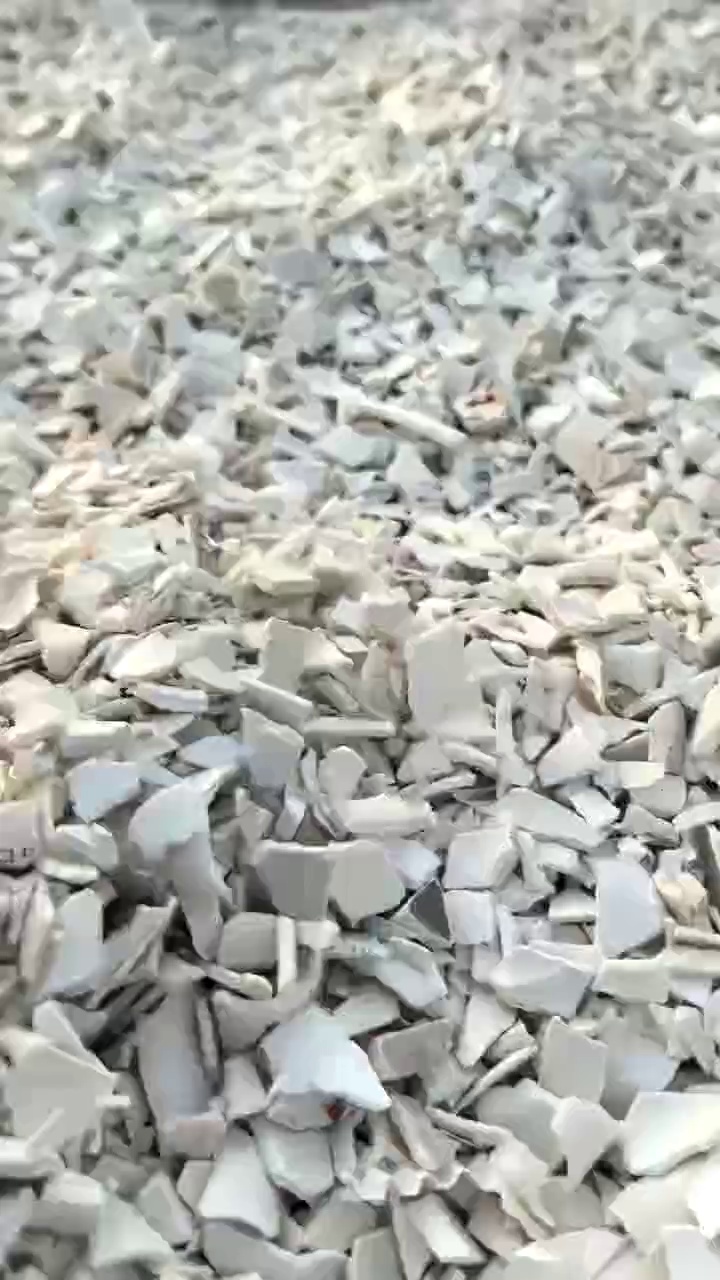 出售硬质PVC大小管破碎料，比例6:4这样，月需100吨，海南海口