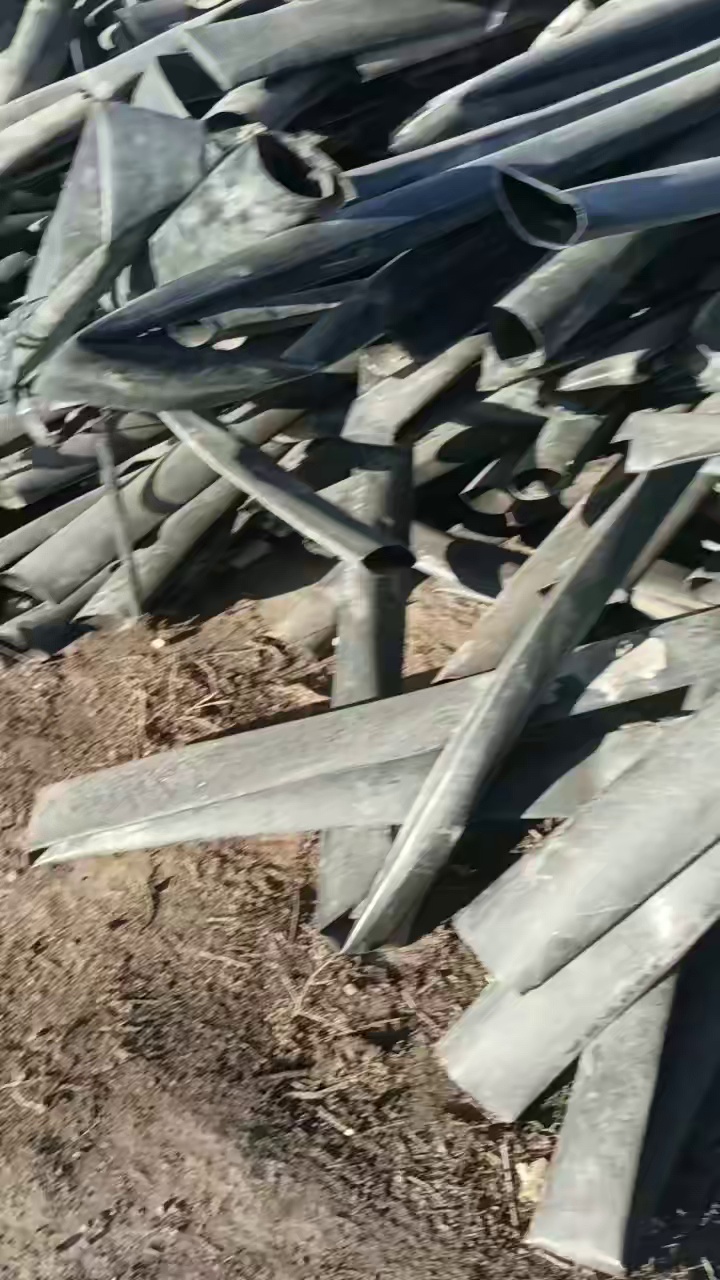 出售滴灌带毛料，主管跟毛管有分开，月供40-50吨左右