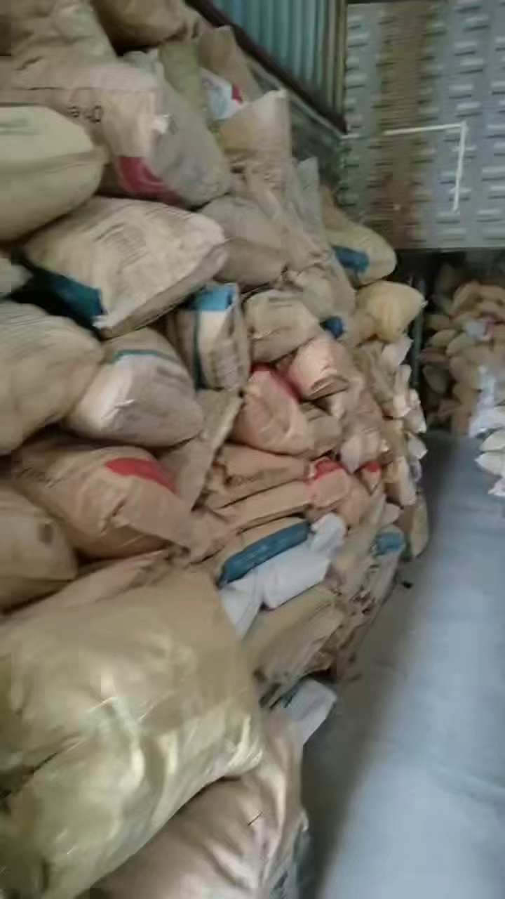 出售水口料，主要成分是PBT\APS\硫酸钡这些，现货10吨左右