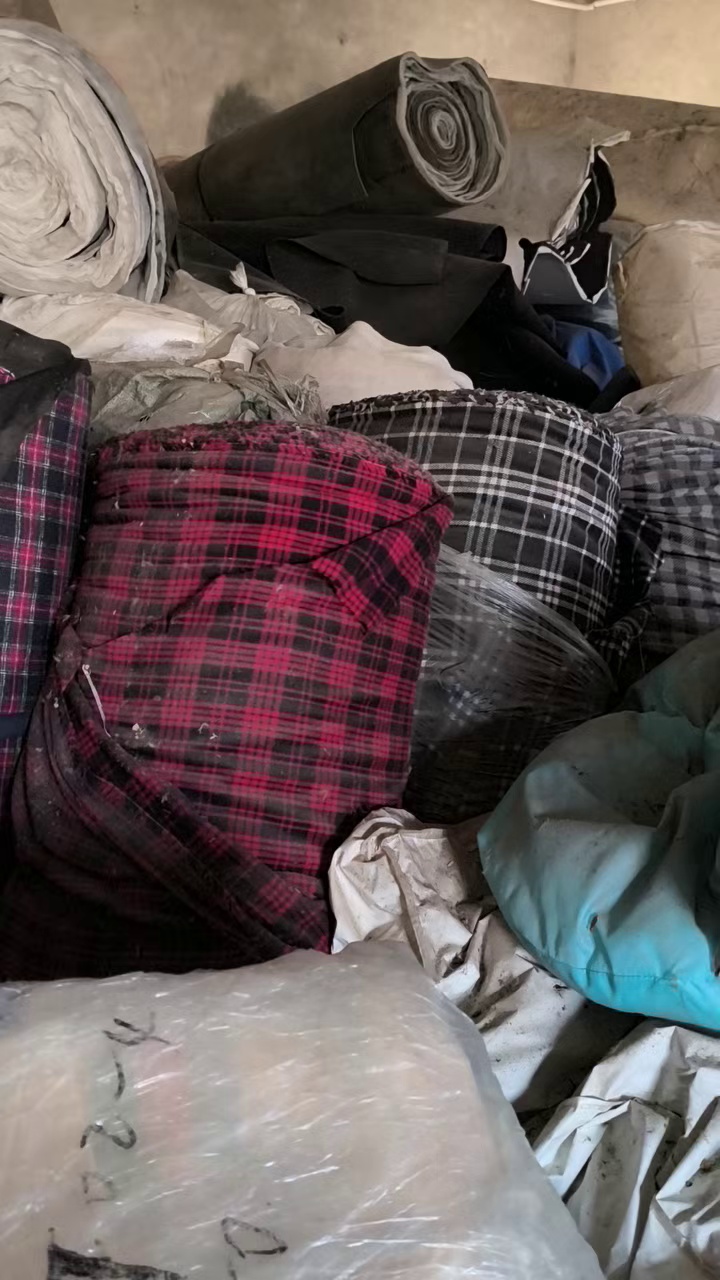 出售库存绒布，长绒棉，布料，长绒棉7吨左右，布料1吨左右 ，货在安徽合肥