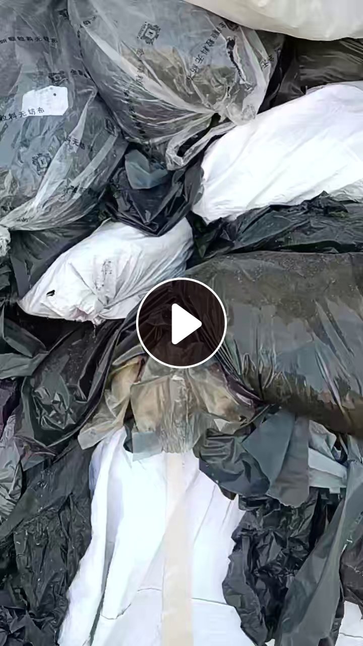 出售黑色PVC包装膜，软质的卷筒外面那一层包装膜，现货20吨