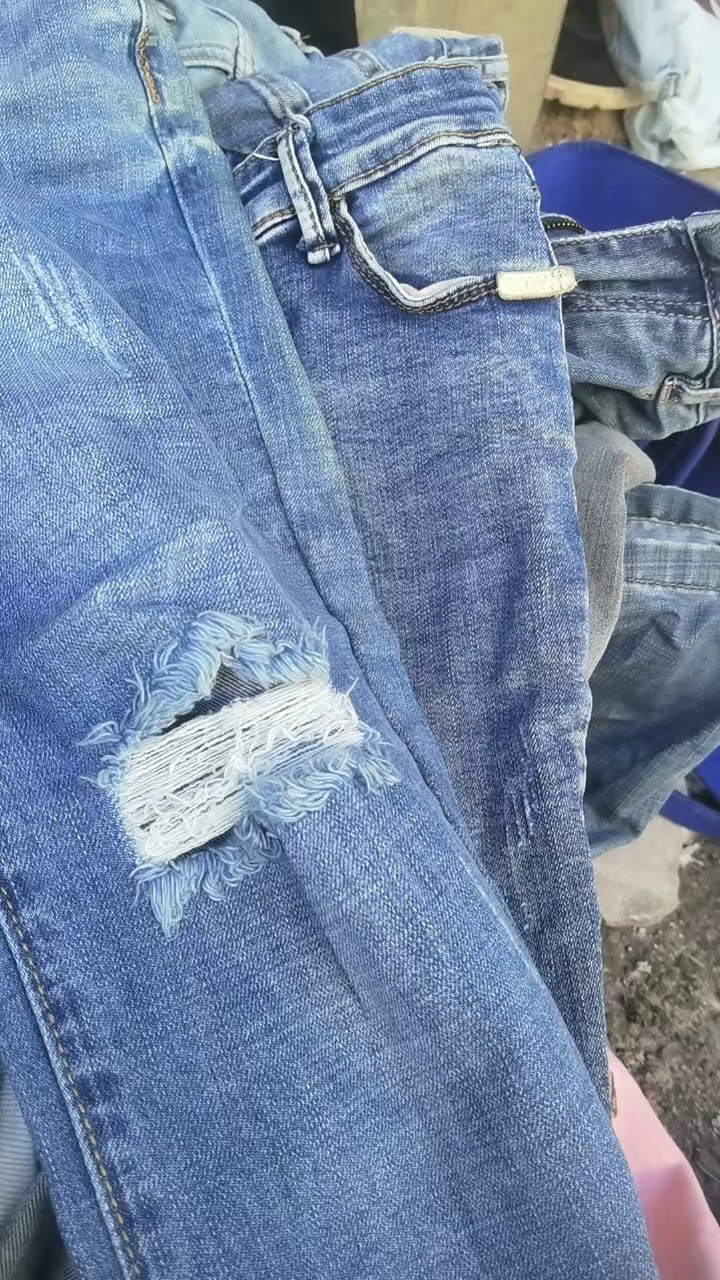 长期出售废牛仔裤统货，牛仔裤，没有剪拉链，扣子的，现货够9.6米一车