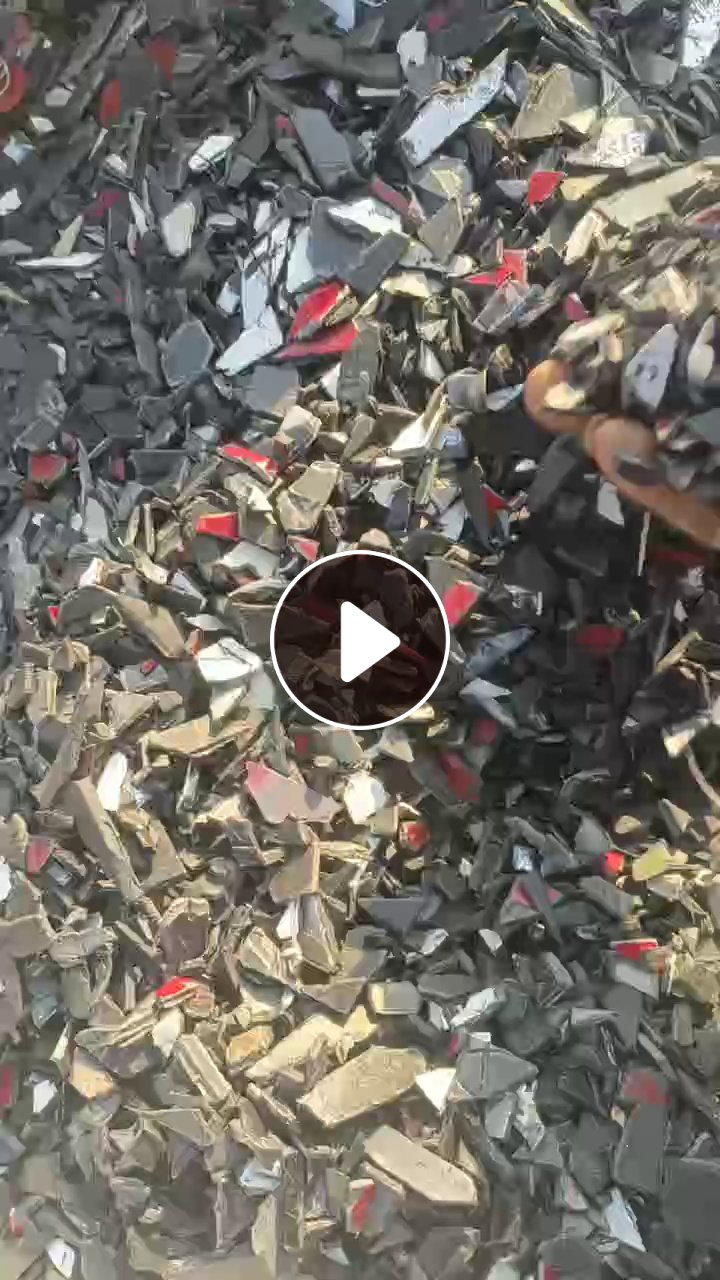 出售PP汽车保险杠破碎料，清洗甩干除铁，带漆，没过盐水，一个月几十吨