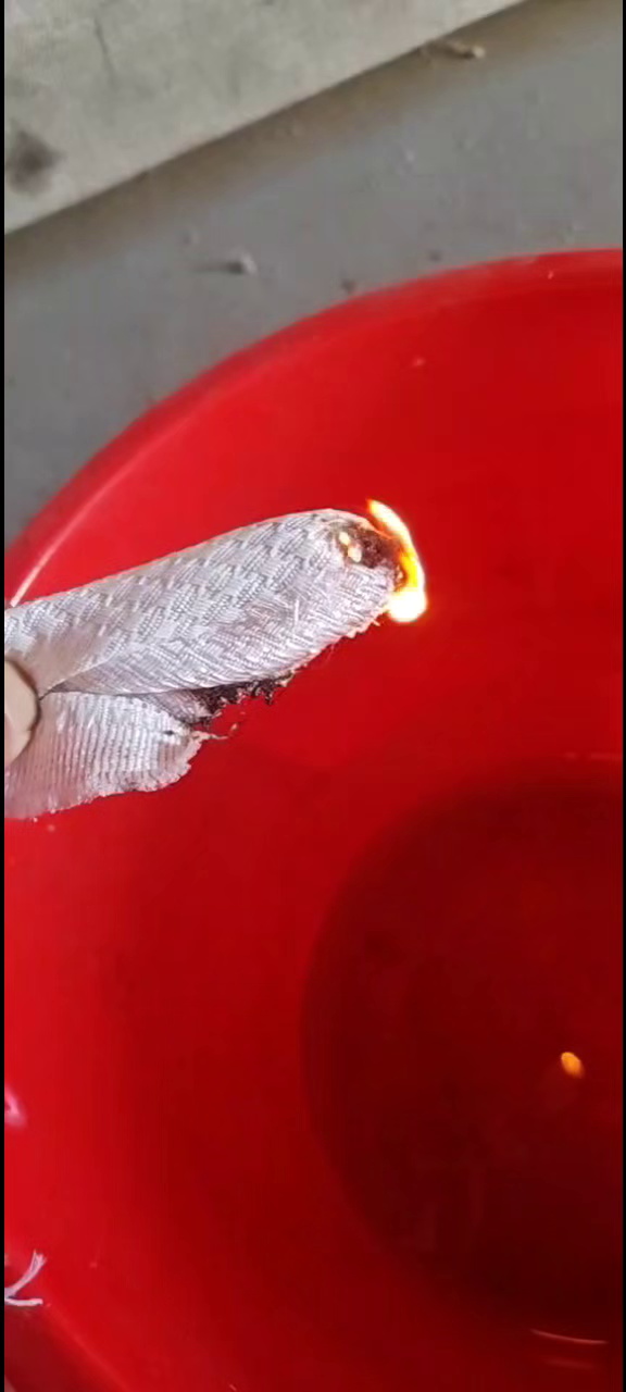 长期出售锦氨废布，锦纶含85%，床垫厂下来的，现货有十几吨，在浙江绍兴