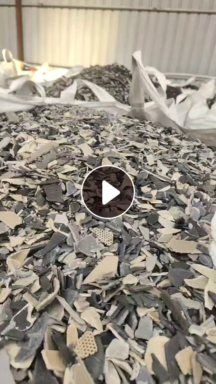 出售PP汽车内饰和保险杠破碎料，现货三个半挂