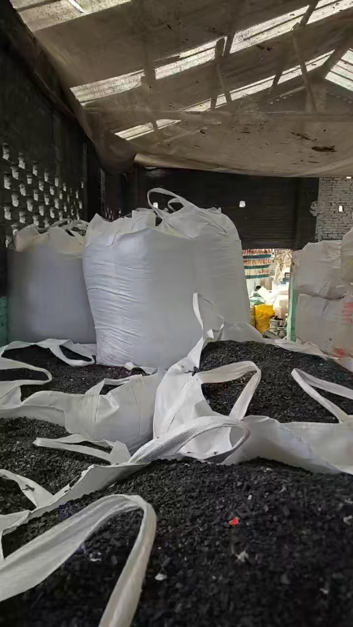 出售水果筐破碎料，干粉的，现货40吨