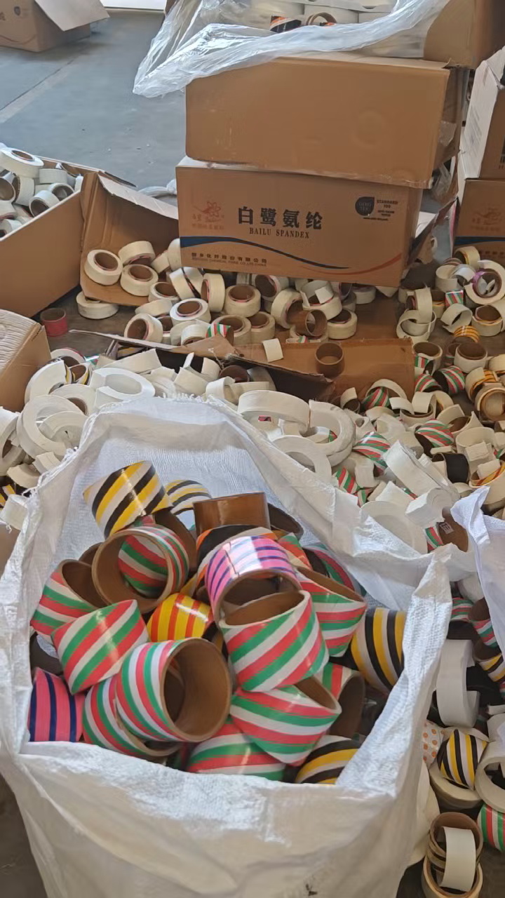 出售氨纶废丝，氨纶丝，氨纶干丝，现货有十几吨，货在江苏无锡