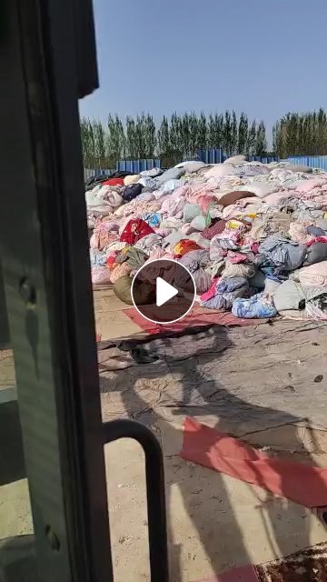 长期出售床单被罩，古棉丝棉被撕下来的，都是花色杂色，有纯棉也有化纤，现货18吨左右，货在河北廊坊