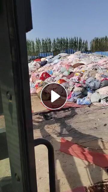 长期出售床单被罩，古棉丝棉被撕下来的，都是花色杂色，有纯棉也有化纤，现货18吨左右，货在河北廊坊