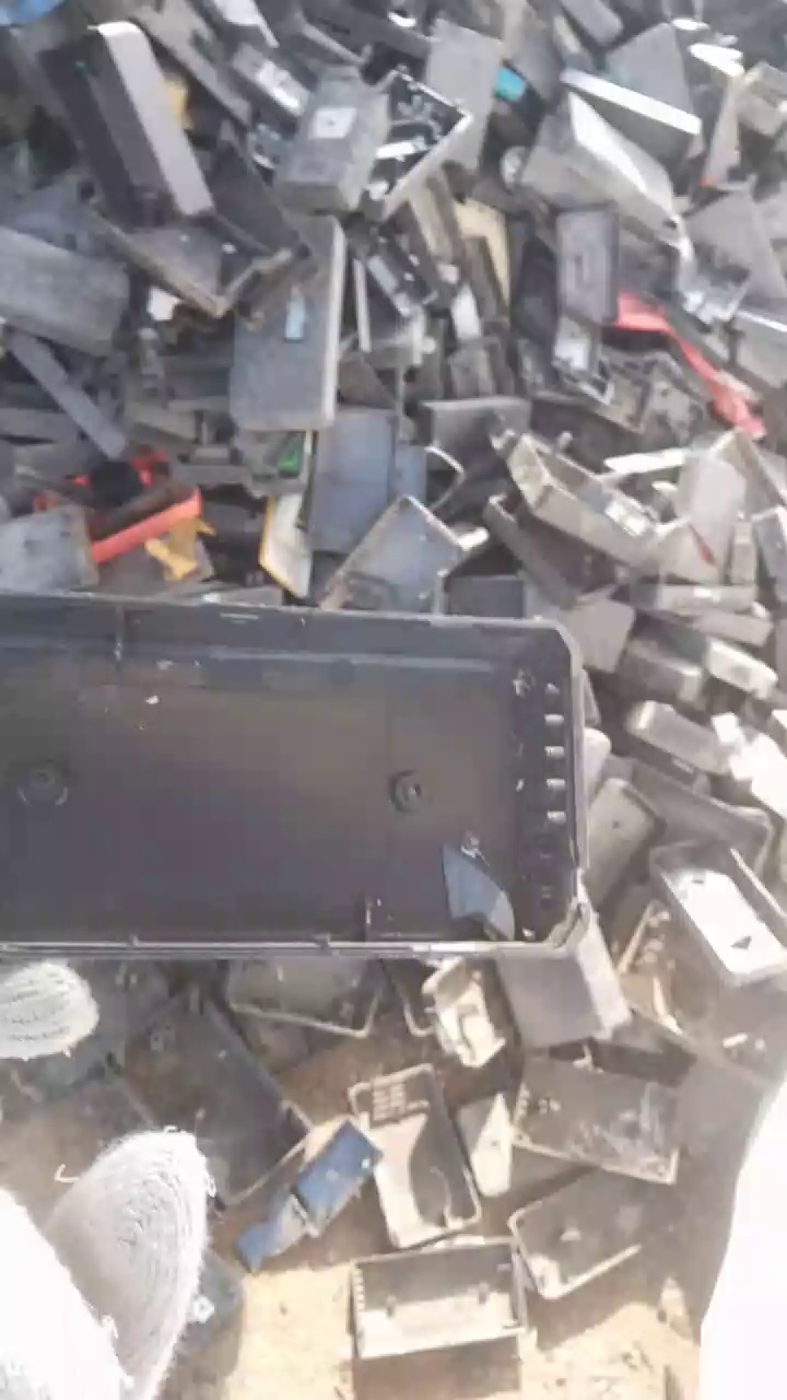 出售ABS/PC合金毛料，充电器外壳下来的，现货7吨多