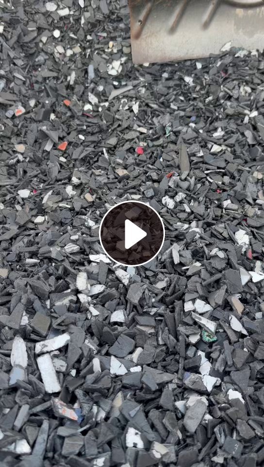 常年出售PP保险杠破碎料，分拣清洗甩干除铁，日产12吨