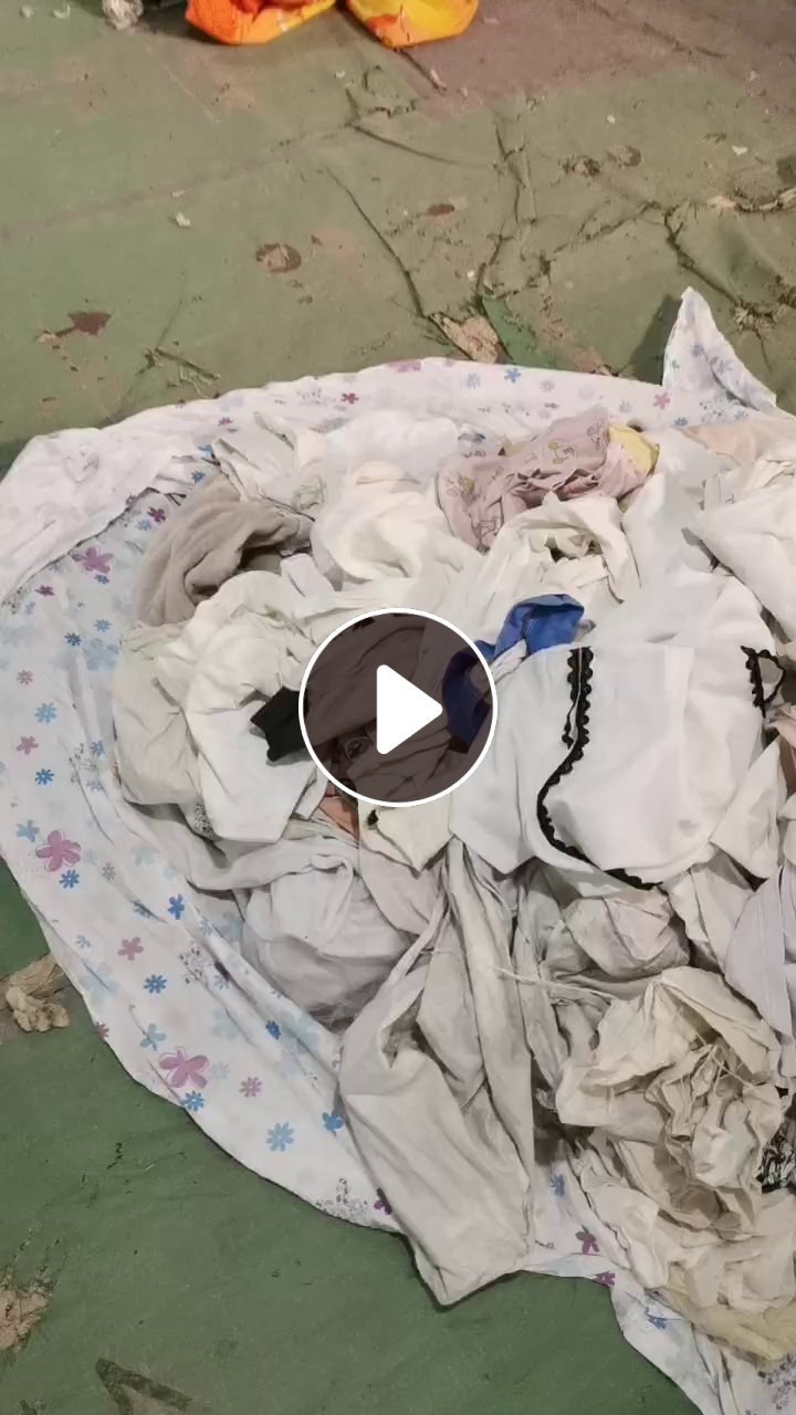 旧衣服分拣厂长期出售旧衣服分拣货，旧衣服白料，杂白，旧衣服黑料，燃烧料，每月月供6米8一车