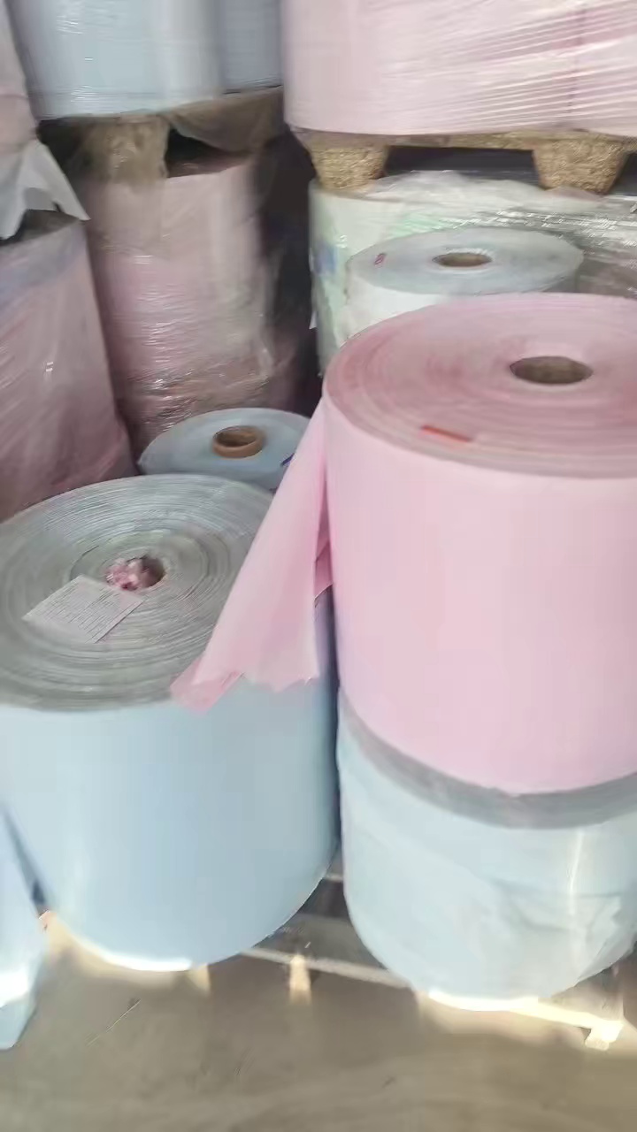 出售卫生用品纸卷材，无纺卷材，现货有13米两车，货在江苏无锡