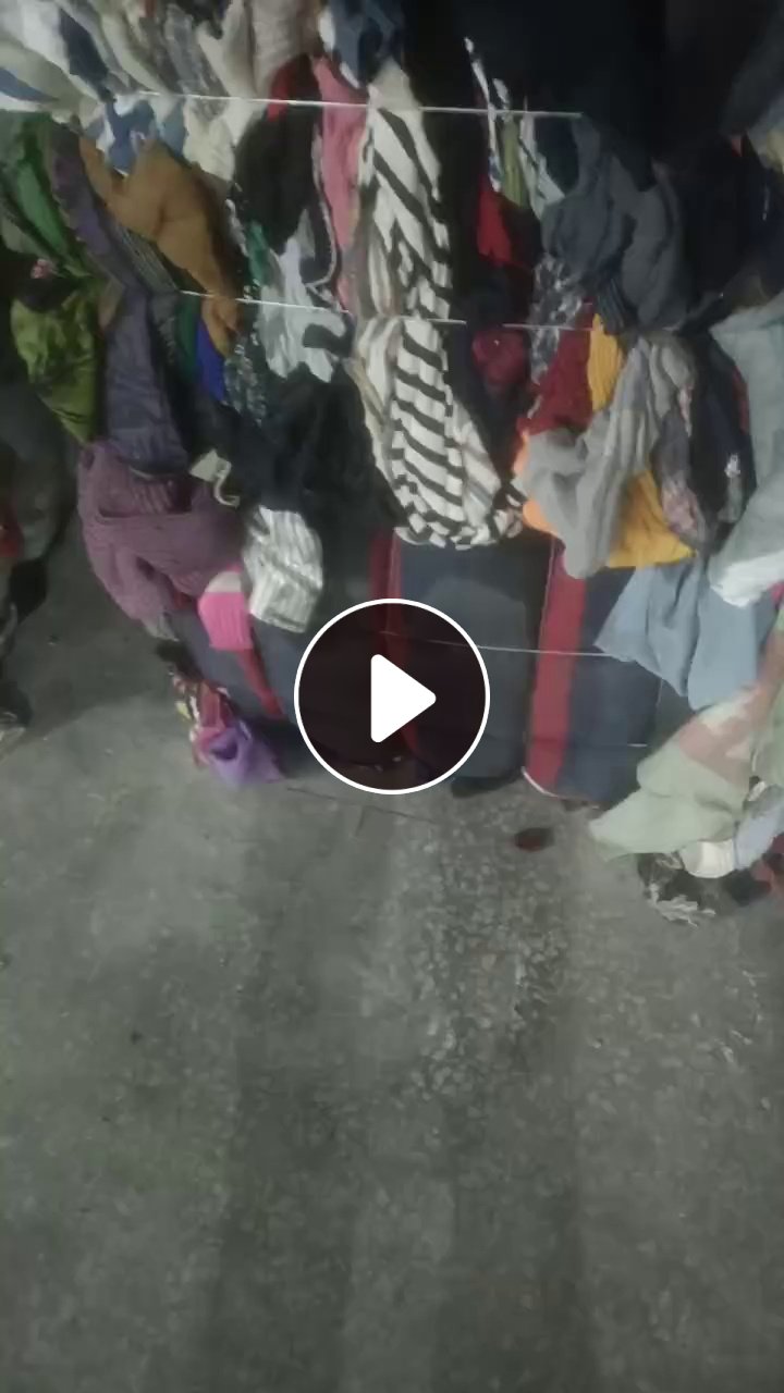 长期出售毛衣厂作废下来的黑料毛衣统货 ，可开花用，现货二十吨，货在四川成都