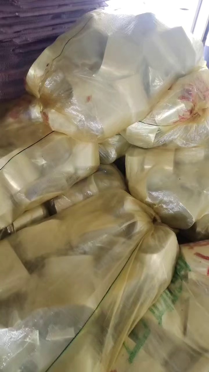 常年出售成卷的PET滑膜，月供10吨左右