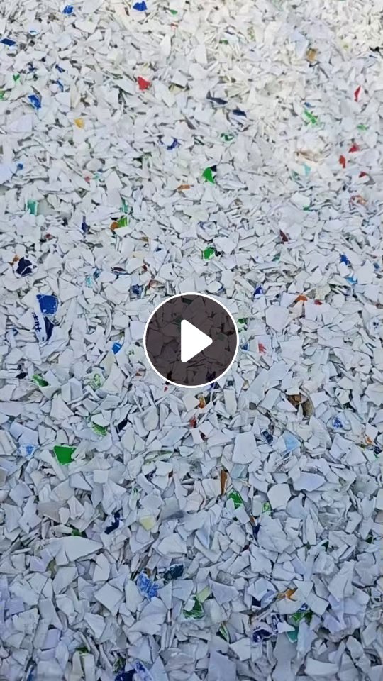 出售涂料桶破碎料，白色带字涂料桶破碎料，长期有货