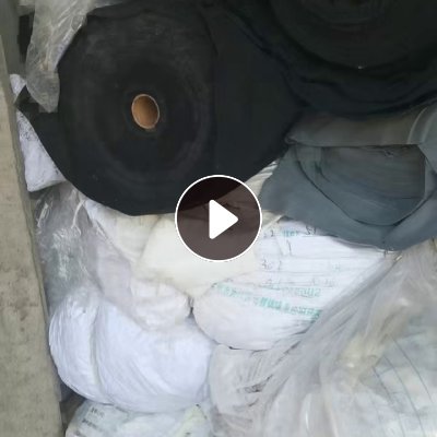 出售毛毡边角料，土工布边角料，涤纶材质，针刺无纺布边角料，主要是白色跟黑色，现货有十几吨