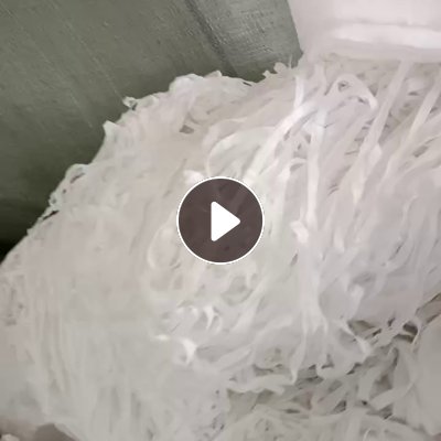 长期出售面膜厂下来的无纺布边角料，一层涤纶无纺布+珠光膜，月供10吨左右