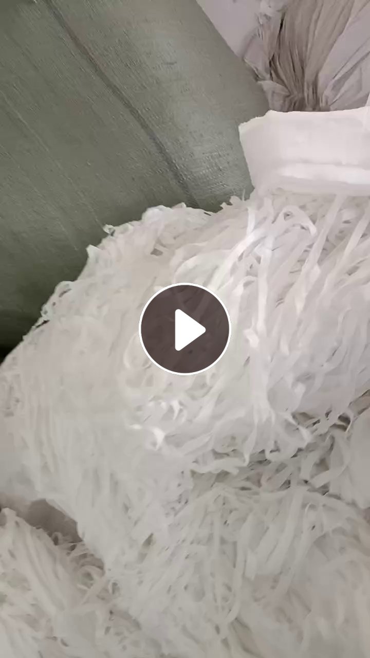 长期出售面膜厂下来的无纺布边角料，一层涤纶无纺布+珠光膜，月供10吨左右