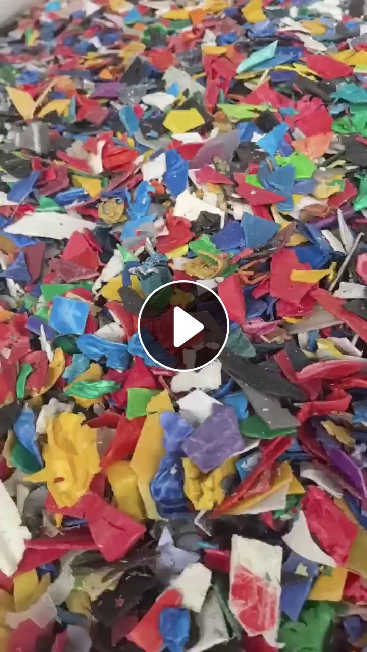 出售花色带字涂料桶破碎料，现货40吨