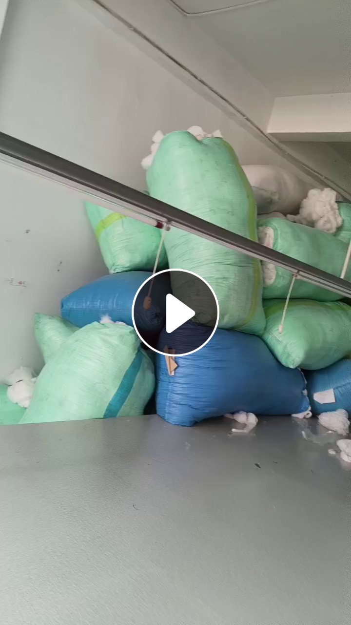 长期出售服装厂下来的丝绵下脚料，丝绵边角料，带点线头，现货够6.8米一车