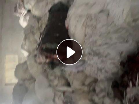 长期出售染厂下来的涤纶废布，涤纶大块布，含水四五十左右，现货一百吨左右